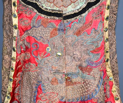 Lot 2 - A late Qing dynasty Chinese silk embroidered...