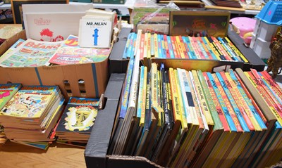 Lot 209 - A large group of children's annuals and comics...