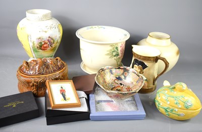 Lot 145 - A group of vintage ceramics to include a...