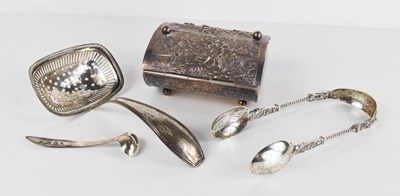 Lot 348 - A group of Dutch silver to include a mustard...