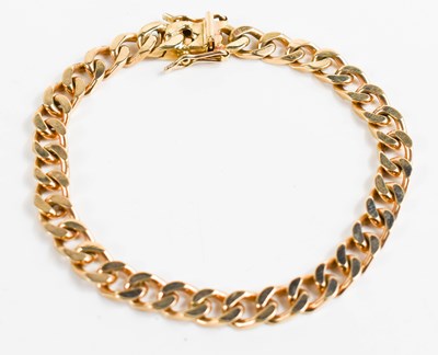 Lot 47 - A 9ct gold curb link bracelet, 19.48g, 20cm long.