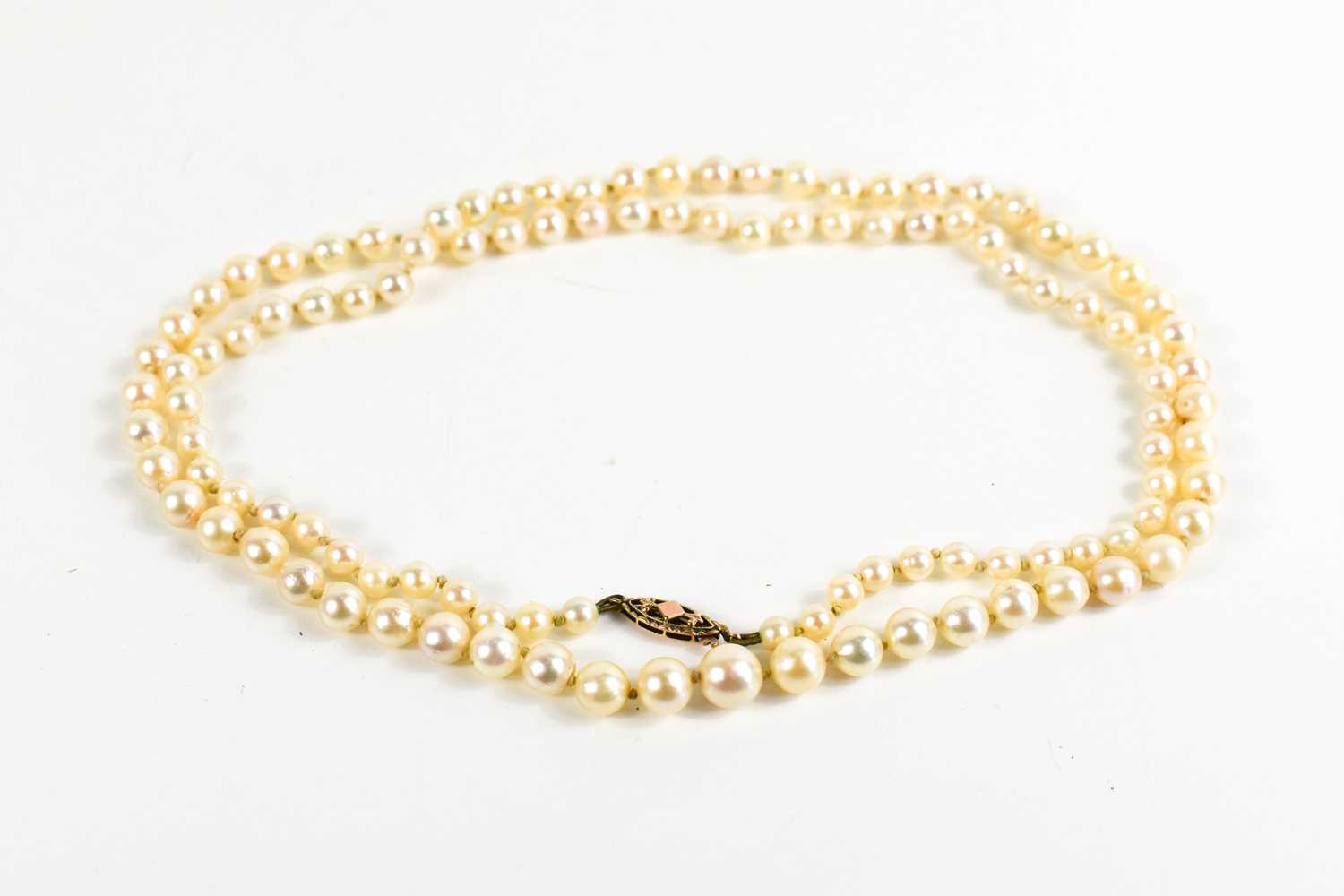 Lot 74 - A vintage pearl necklace with 9ct gold...