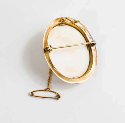 Lot 36 - A Victorian cameo brooch, in a gold (tested as...