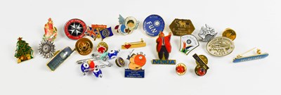 Lot 200 - A selection of vintage and later collectors...