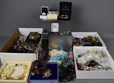 Lot 250 - A large selection of jewellery to include...