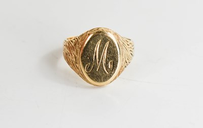 Lot 123 - A 9ct gold signet ring, size Q, 7.99g.
