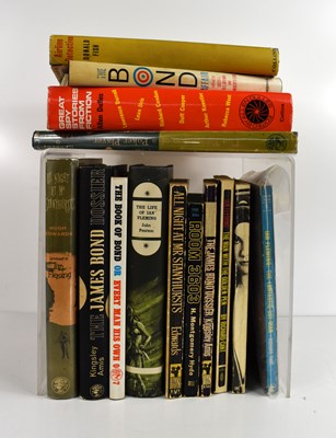 Lot 35 - A quantity of vintage hardback and paperback...