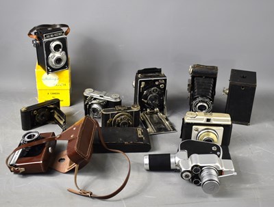 Lot 405 - A collection of vintage cameras to include...