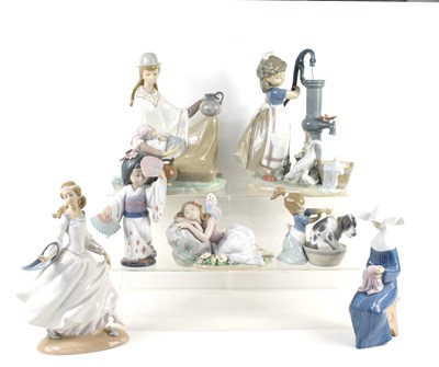 Lot 113 - A group of seven Lladro figurines to include a...