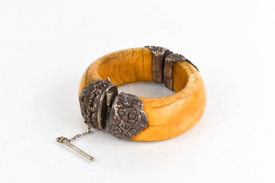 Lot 225 - An Indian horn and white metal bangle, the...