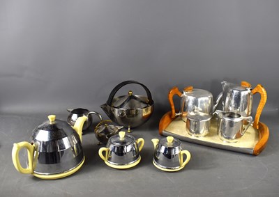 Lot 354 - A group of vintage kitchenware to include a...