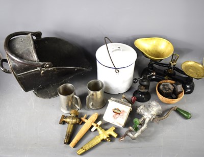 Lot 355 - A group of vintage and antiquarian metalware...