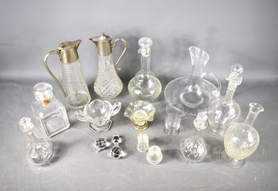 Lot 164 - A quantity of vintage glassware to include a...