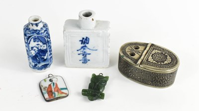 Lot 235 - A selection of Chinese collectables to include...