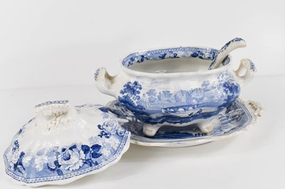 Lot 42 - A small 19th century blue and white tureen...