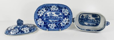 Lot 43 - A 19th century Rogers blue and white tureen...