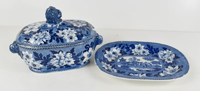 Lot 43 - A 19th century Rogers blue and white tureen...