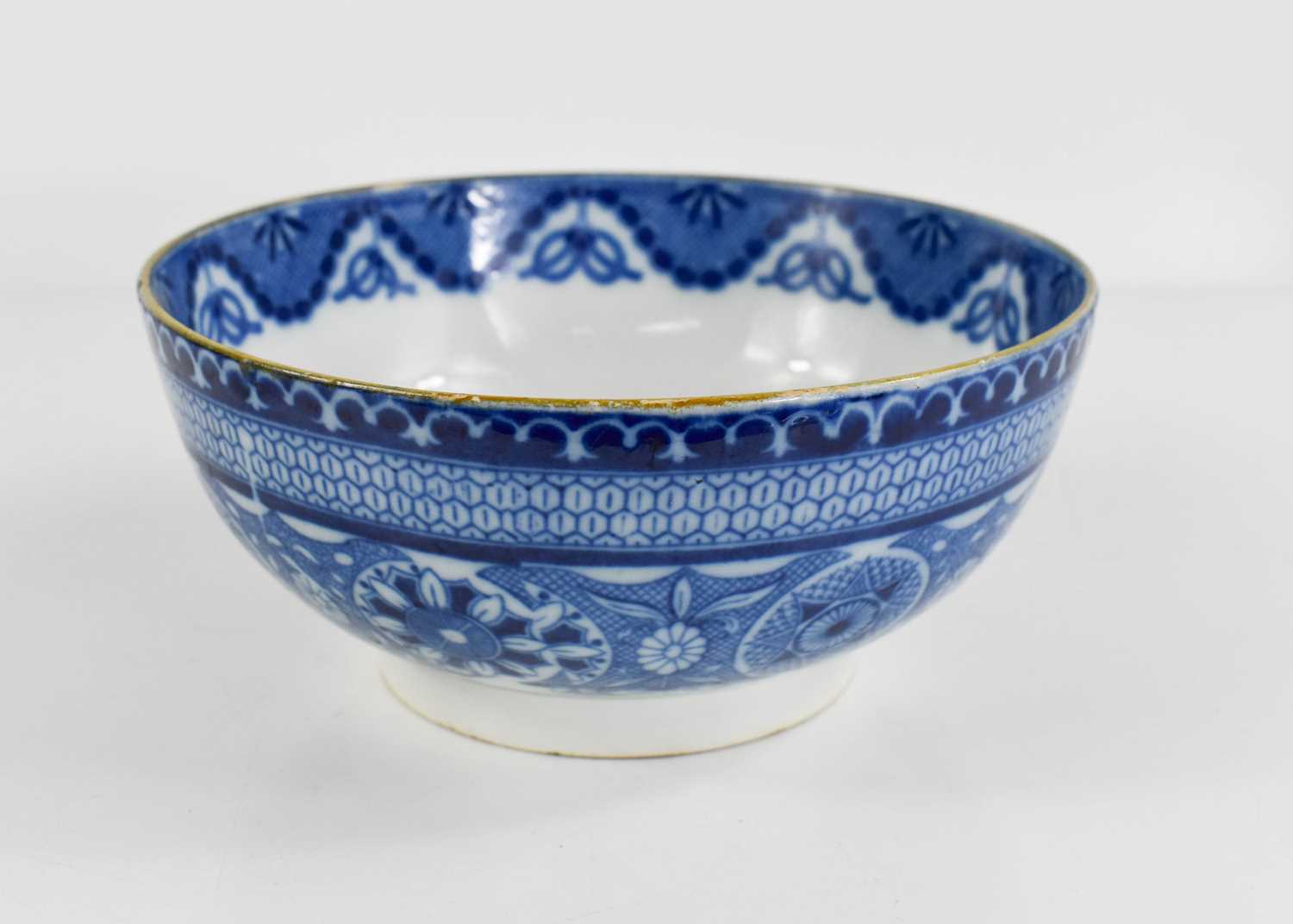 Lot 41 - A 19th century pearlware blue and white bowl...