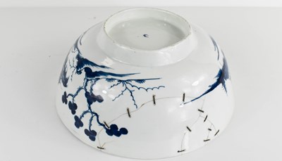 Lot 39 - An 18th century Worcester blue and white bowl,...