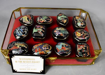 Lot 194 - A collection of Franklin Mint porcelain music...