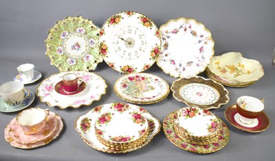 Lot 109a - A group of collectable ceramics to include...