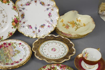 Lot 109 - A group of collectable ceramics to include...