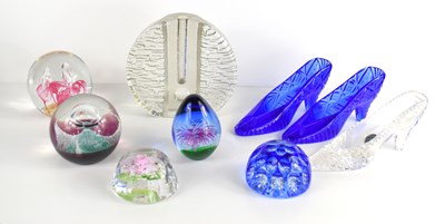 Lot 156a - A group of glass paperweights and ornaments to...