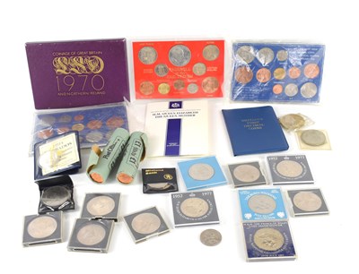 Lot 291 - A group of commemorative coins to include a...