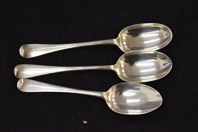 Lot 149 - A pair of Georgian silver 'rats tail' serving...