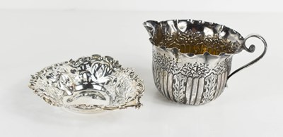 Lot 424 - A small silver heart form trinket dish,...