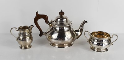 Lot 158 - A silver tea set, comprising tea pot, 13.9toz,...