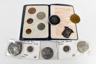 Lot 314 - A group of GB coinage and medallions to...