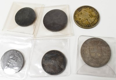 Lot 364 - A group of coins to include a silver 1878...