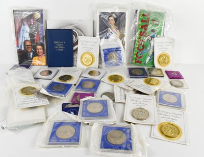 Lot 307 - A collection of commemorative crowns and other...