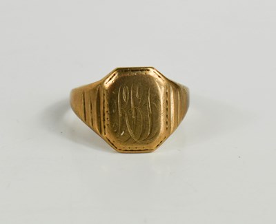 Lot 99 - A 9ct gold signet ring, bearing engraved...