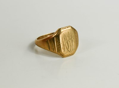 Lot 99 - A 9ct gold signet ring, bearing engraved...