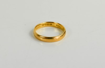 Lot 62 - A 22ct gold wedding band, size N/O, 3.86g.