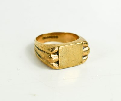 Lot 92 - A 9ct gold signet ring, size T, 9.14g.