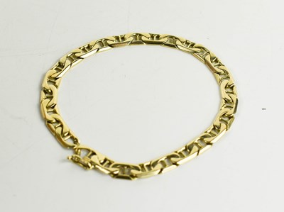 Lot 132 - A 14ct gold double eyelet link bracelet,...