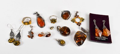 Lot 205 - A selection of silver and amber jewellery, to...