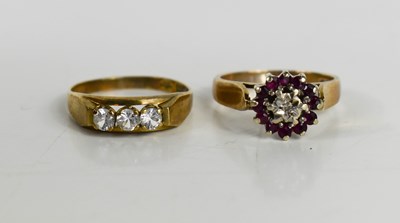 Lot 212 - A gold and cubic zircona ring marked 333,...