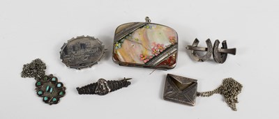 Lot 250 - A small vintage mother of pearl coin purse,...