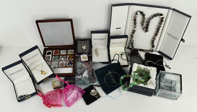 Lot 286 - A group of jewellery to include a Shipton & Co...