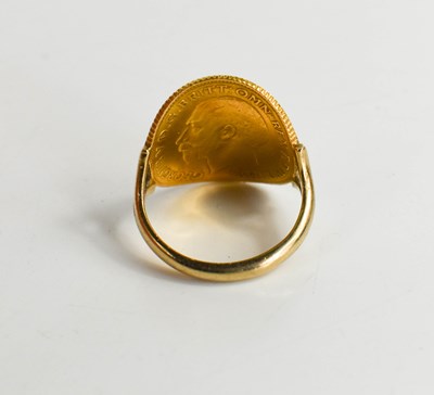 Lot 119 - A half sovereign ring, dated 1913, size J, 5g.