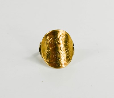 Lot 119 - A half sovereign ring, dated 1913, size J, 5g.