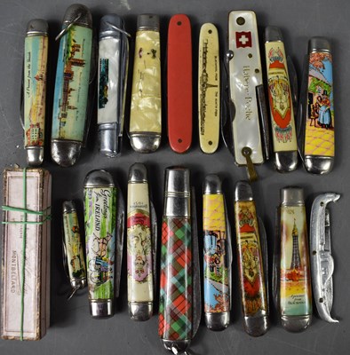 Lot 178 - A group of vintage souvenir folding pocket...