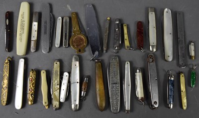 Lot 177 - A collection of pen knives, including a...
