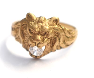 Lot 84a - A 9ct gold ring modelled as a lions head, its...