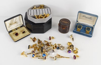 Lot 54 - A collection of twenty one pairs of...