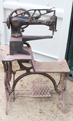 Lot 176 - A vintage Singer 29K4 leather sewing machine...